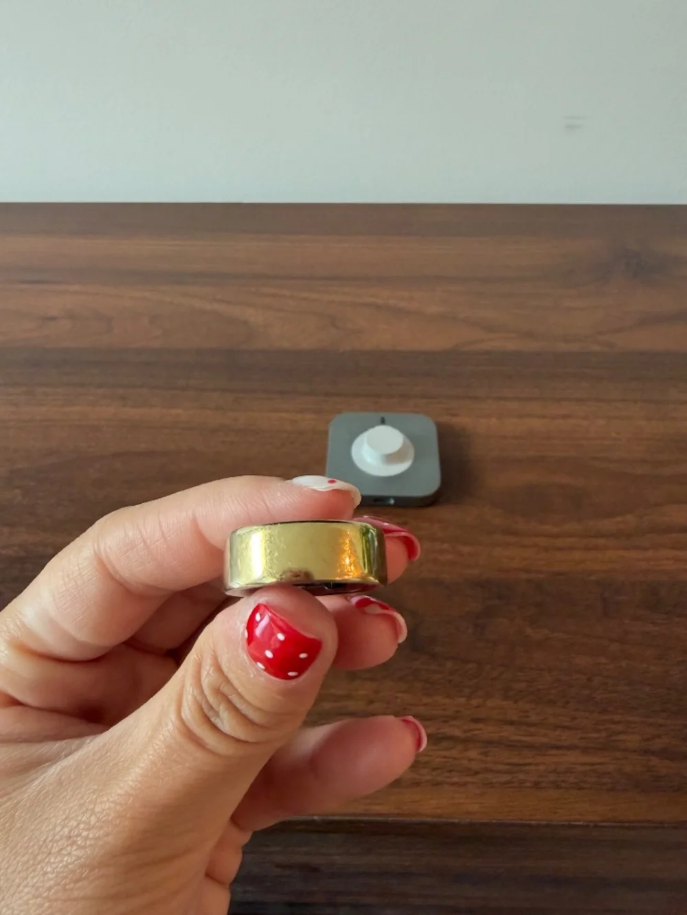 Oura Ring 4 - Gold - Size 7 - w/ Charger
